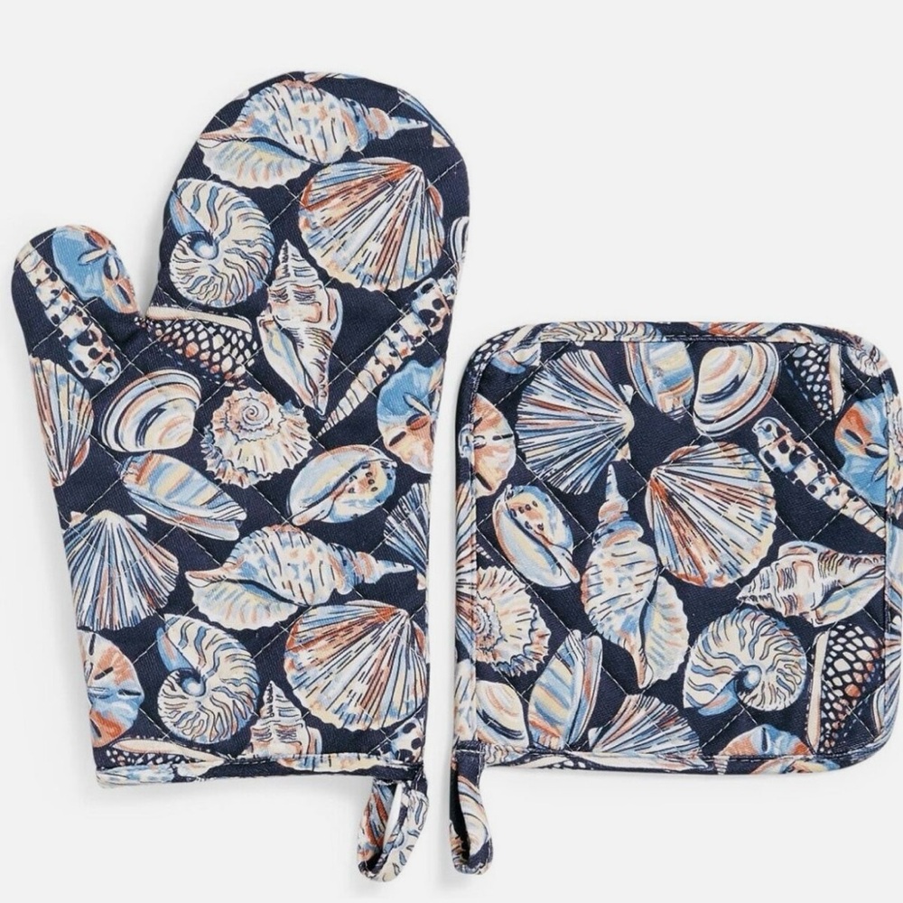 NWT Vera Bradley Pot Holder and Oven Mitt Set in Morning Shells